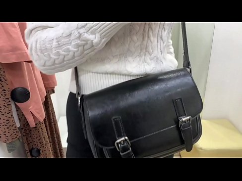 ❤️ Ëffentlech Masturbatioun vu jonke Bitch FeralBerry mat engem Dildo am Fittingsraum ❤️❌ Sexvideo op lb.https-tubsexer.ru ☑